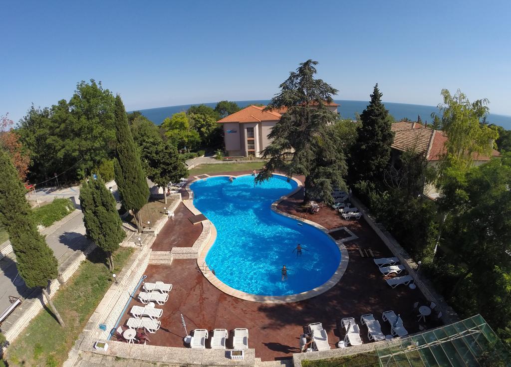 Bisser - Free Parking - Free Pool Access