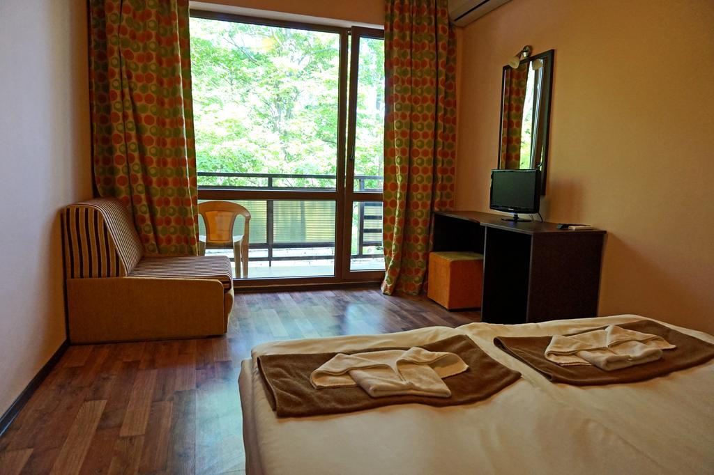 Otel Bisser - Free Parking - Free Pool Access 2*