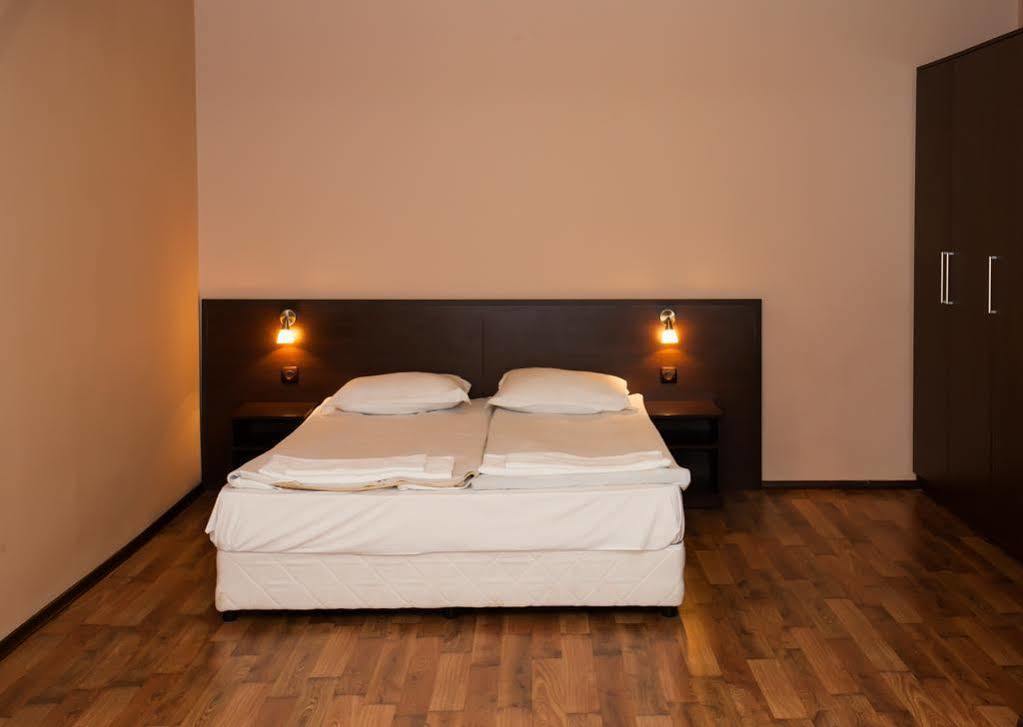 Otel Bisser - Free Parking - Free Pool Access